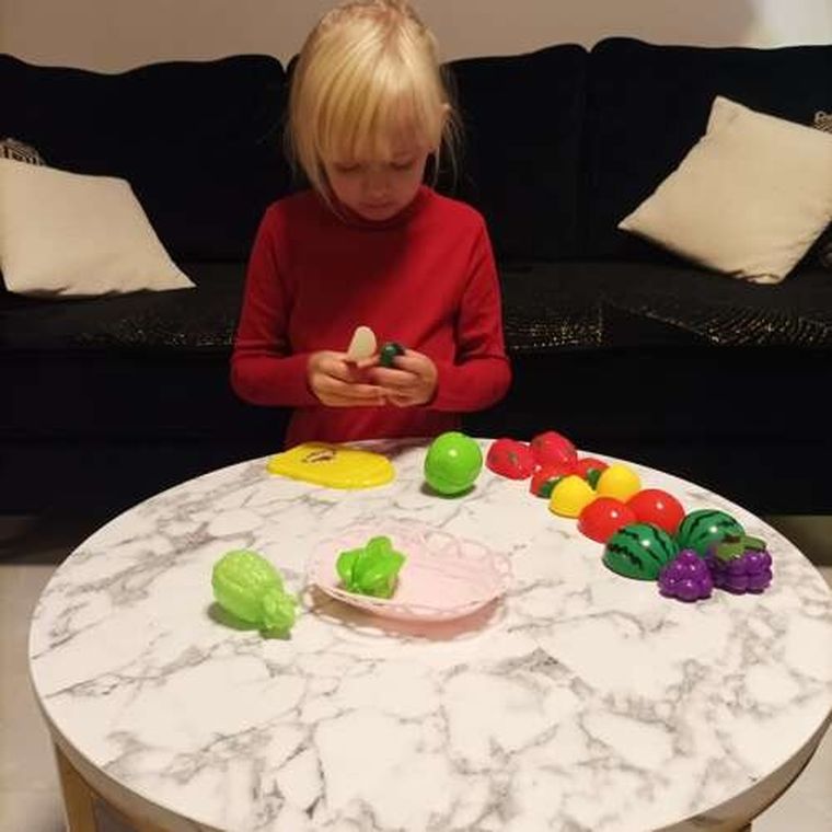 Kruzzel, zestaw owoców i warzyw do krojenia w koszyczku