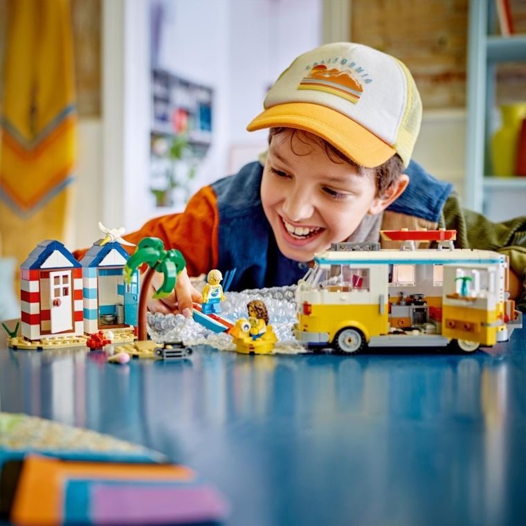 LEGO Creator, Kamper na plaży, 31138