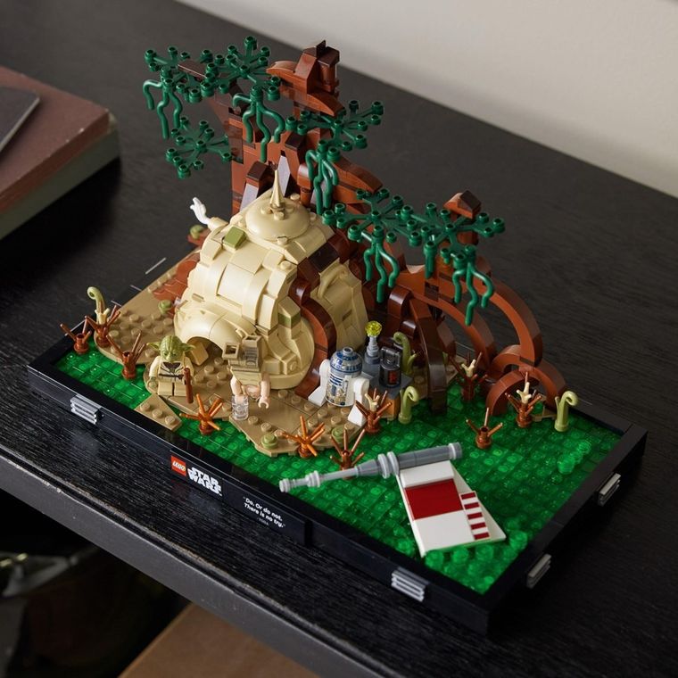 LEGO Star Wars, Diorama: Szkolenie Jedi na Dagobah, 75330
