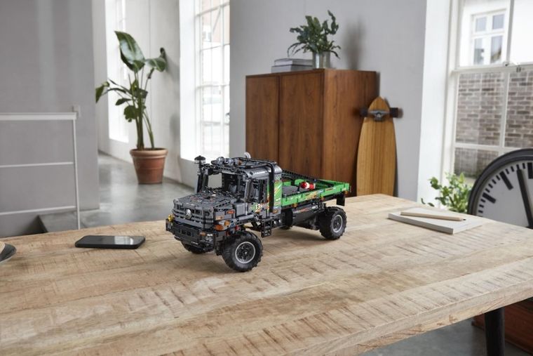 LEGO Technic, Ciężarówka Mercedes-Benz Zetros z napędem na 4 koła, 42129