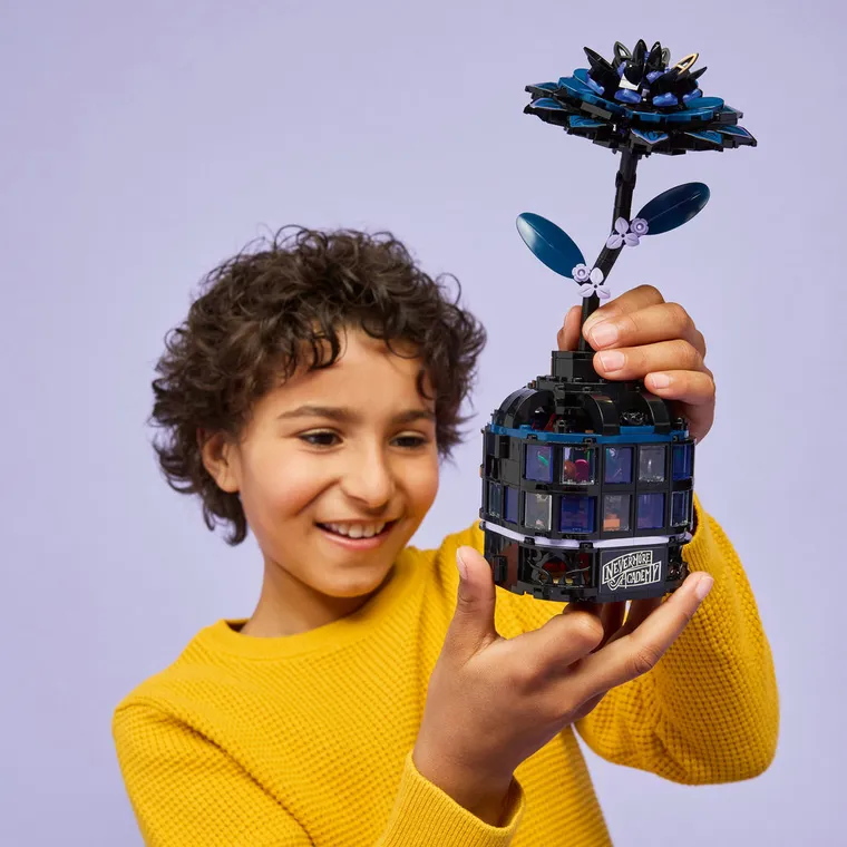 LEGO Wednesday, Kwiat czarnej dalii, 76784