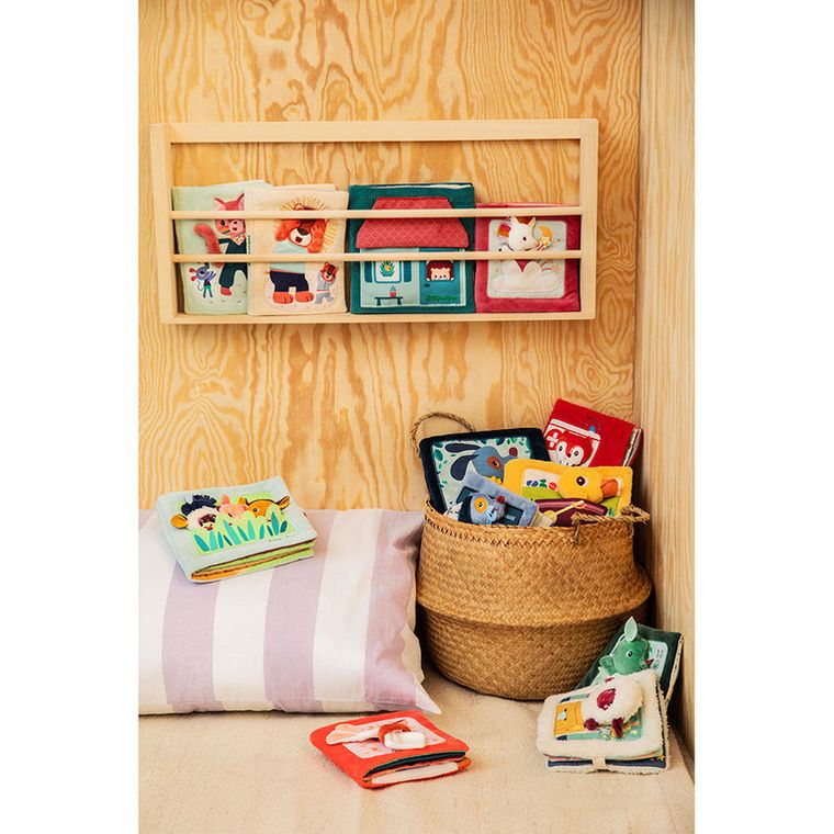 Lilliputiens, Jednorożec Lena, Strażniczka snów, książeczka aktywizująca z mini przytulanką, 18m+