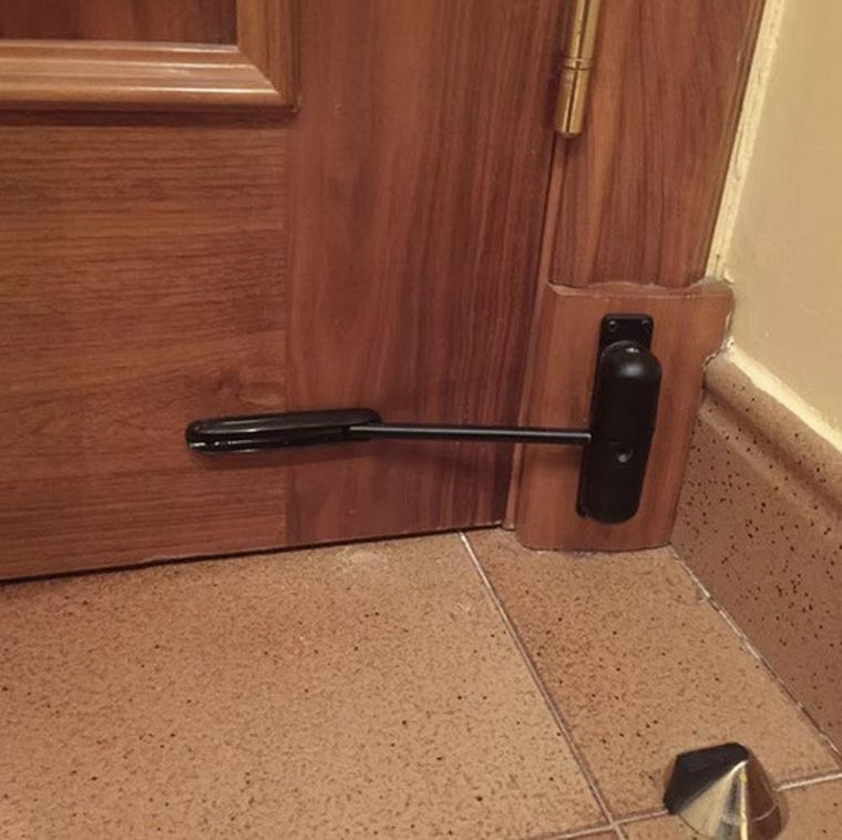 Malatec, samozamykacz do drzwi i furtek,