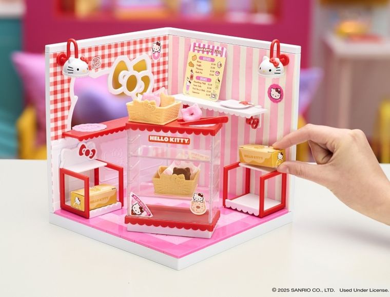 MGA's Miniverse, Make It Mini, Hello Kitty, Sanrio Playset, kawiarenka, zestaw z mini akcesoriami