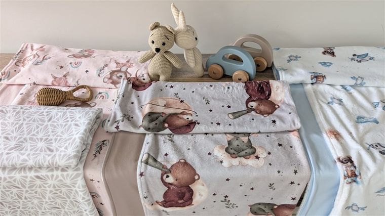 MimiNu, NewMinky, kocyk, misie błękit + baby blue, 60-70 cm