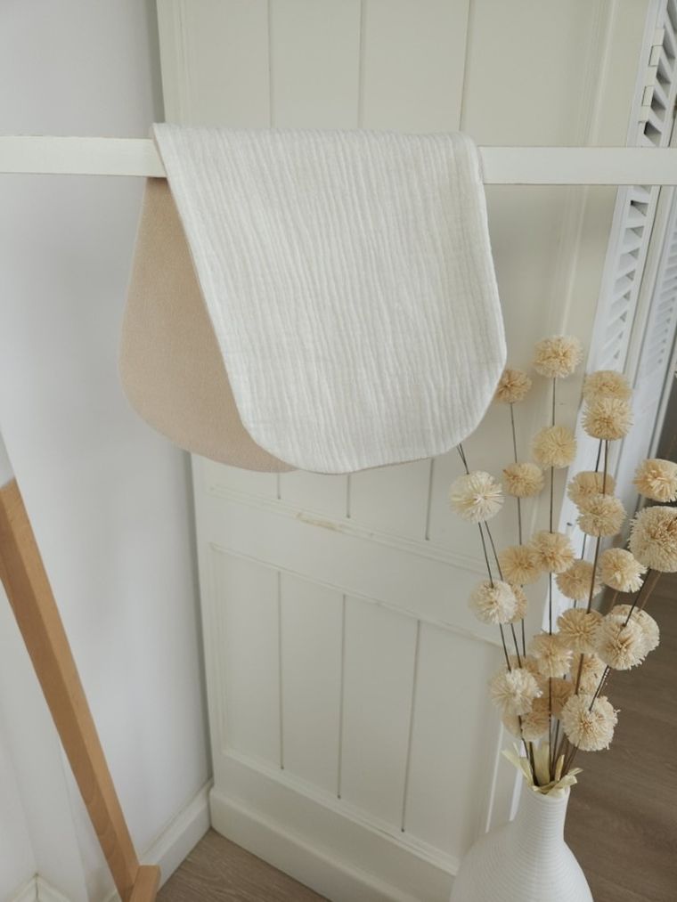 MimiNu, śliniak na ramię, termofrotte, muślin, śmietanka, 45-23 cm