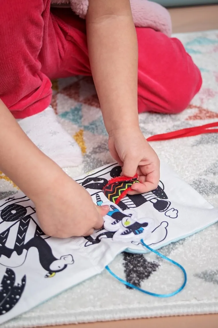 Mom's Care, ciuchcia, książeczka sensoryczna