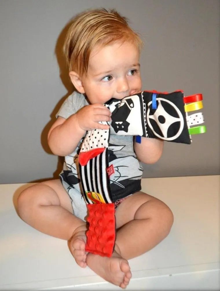 Mom's Care, mała książeczka, kontrastowa zabawka sensoryczna, różowa