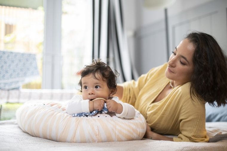 Motherhood, Classics Beżowy 2023, gryzak drewniany