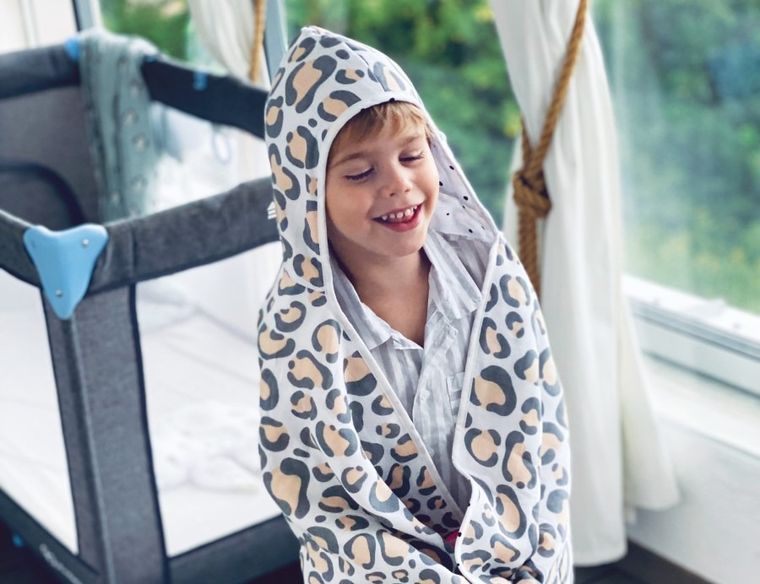 Motherhood, Zebra Łososiowa, ręcznik muślinowy z kapturkiem, 65-130 cm