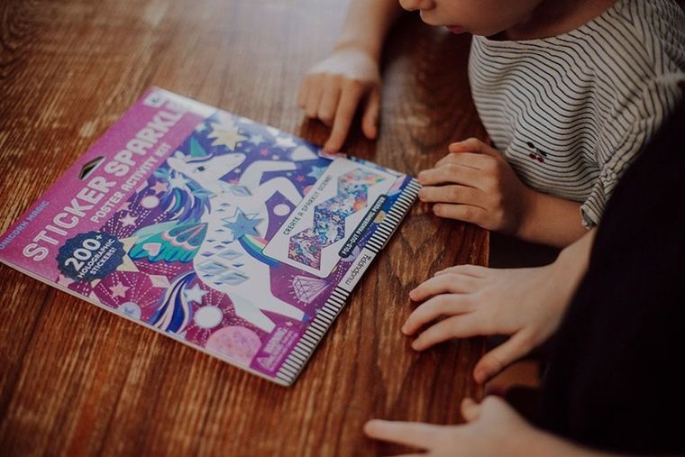 Mudpuppy, Magiczne jedronożce, naklejki holograficzne, 200+ szt., zestaw z plakatem