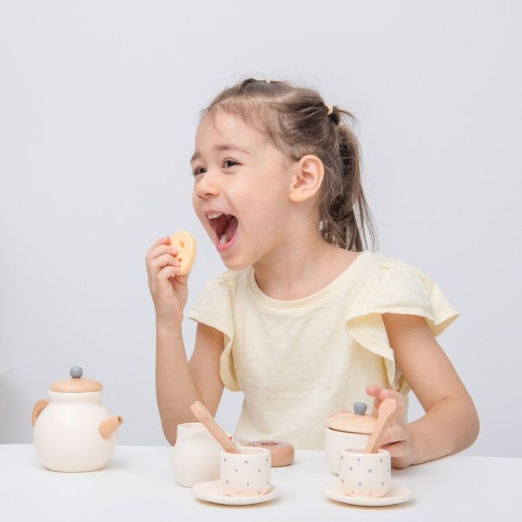 New Classic Toys, drewniany zestaw naczyń do herbaty