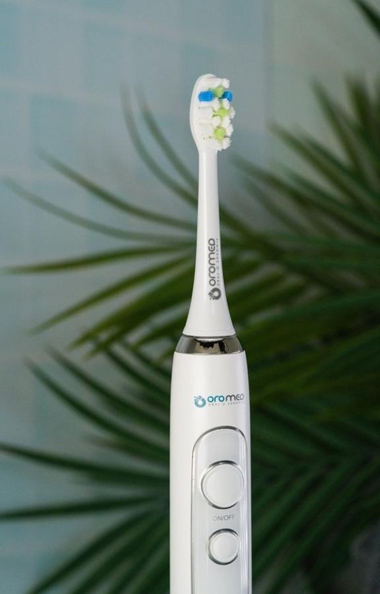 Oromed, szczoteczka sonicznaoro sonic next white