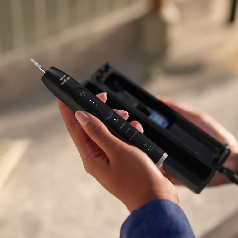 Philips, Sonicare 7100, szczoteczka soniczna z etui, czarna, HX7421/01