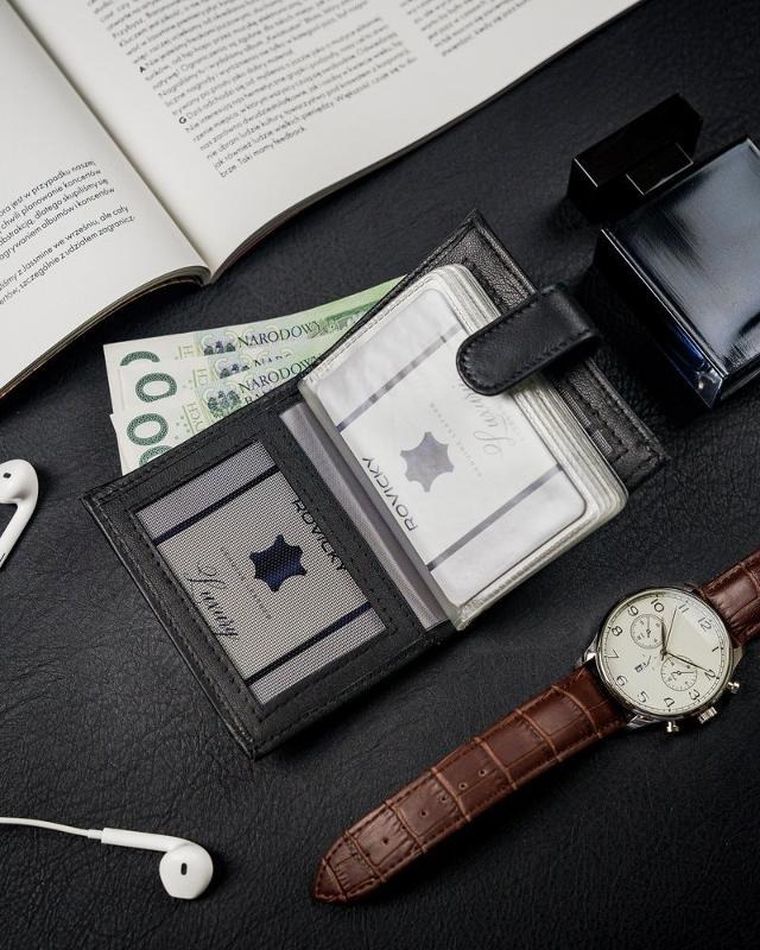 Pionowe, skórzane etui na karty z zapinką i kieszenią na banknoty, Loren