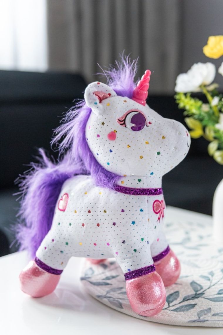 Playshifu, ZeeZee, interaktywna maskotka jednorożec