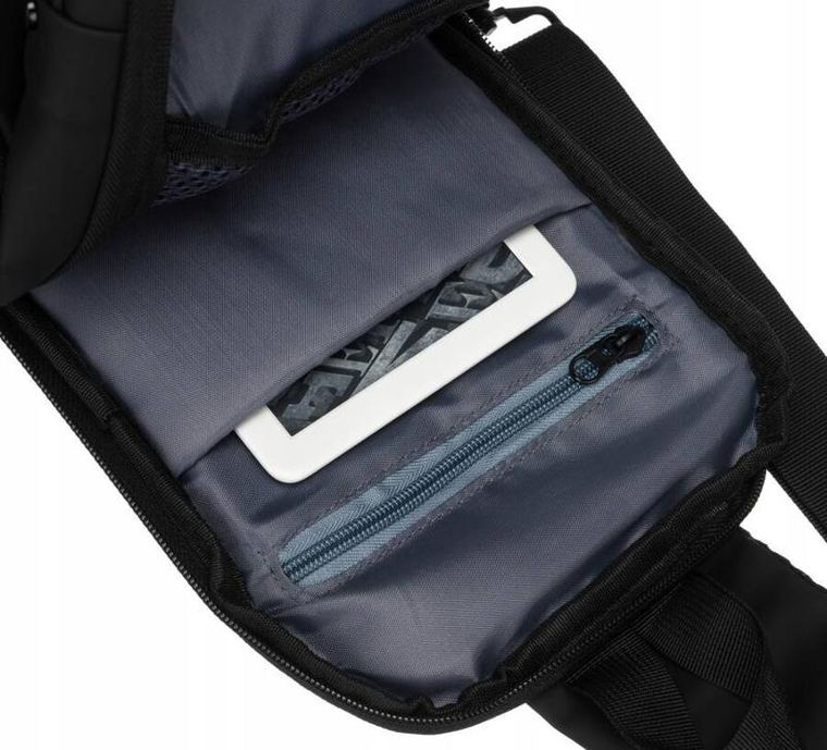 Plecak-saszetka, czarny, port USB, Peterson