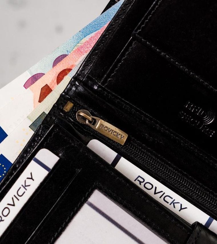 Portfel, czarno-czerwony, skórzany, RFID, Rovicky