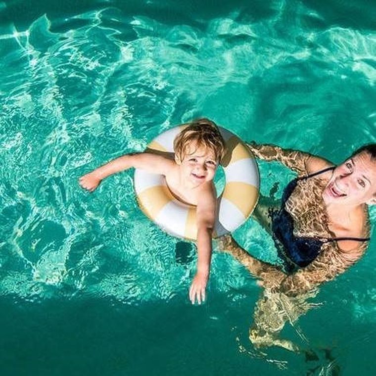 Quut, kółko do pływania, małe, Banana Blue, 40 cm