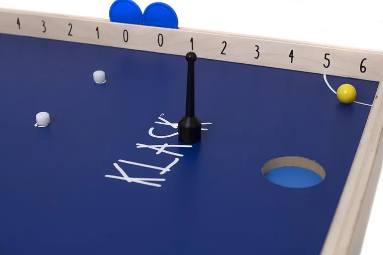 Rebel, Klask, gra zręcznościowa