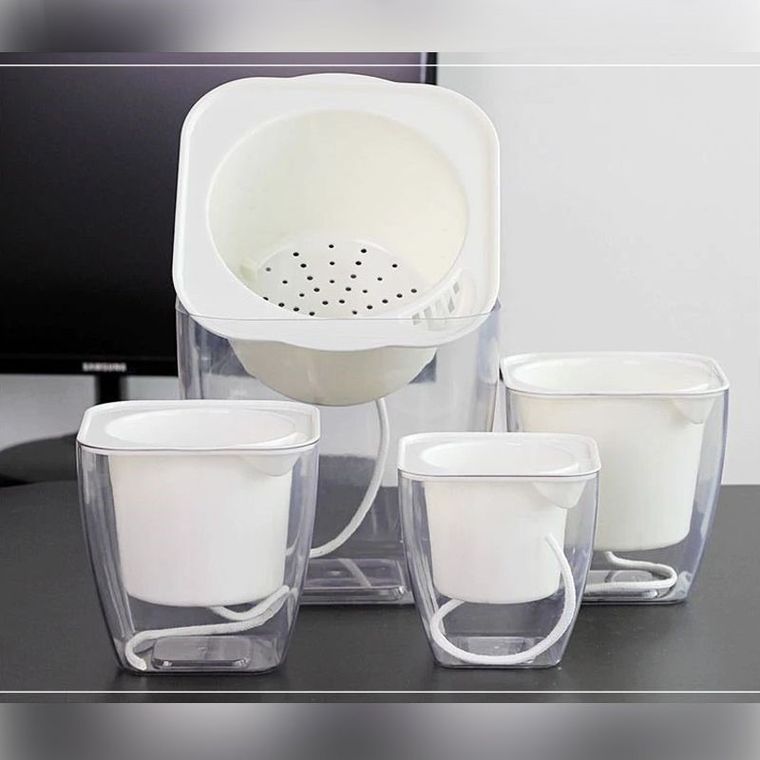 Samonawadniająca doniczka do kwiatów i roślin, mała