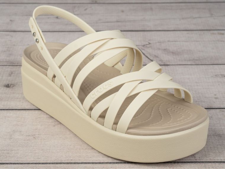 Sandały damskie na platformie, beżowe, Crocs Brooklyn Strappy