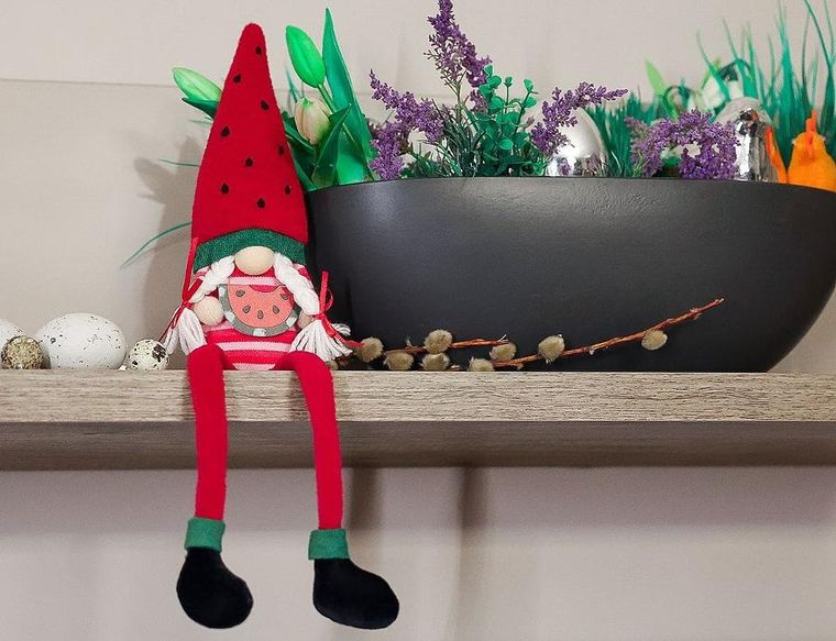 Saska Garden, dekoracja wiosenna, skrzat gnom, siedzący arbuz, 35 cm