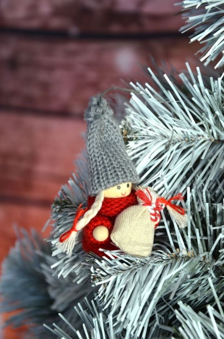 Saska Garden, laleczka dekoracyjna z workiem, czerwona, 7,5 cm