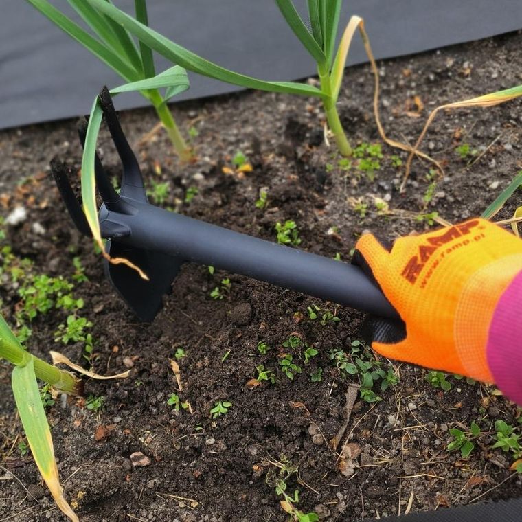 Saska Garden, motyczko-grabki ogrodowe