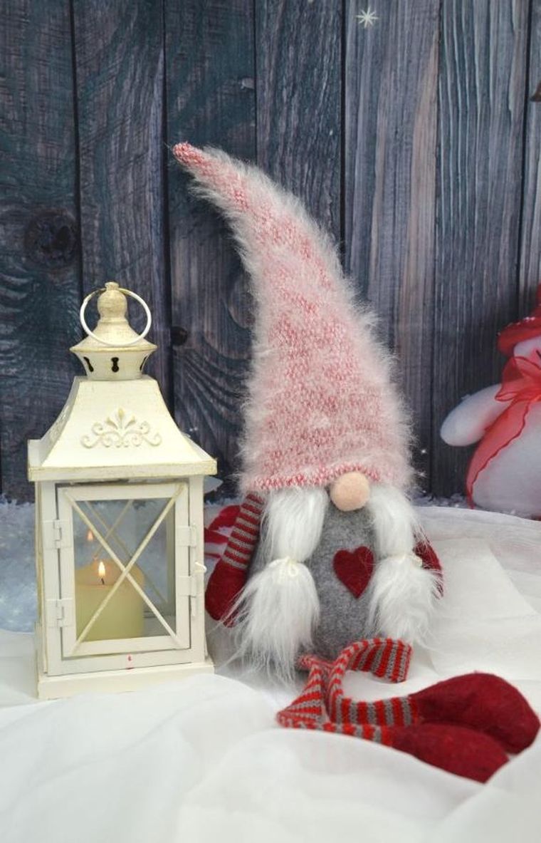 Saska Garden, pani skrzat z puchatą czapą, 45 cm