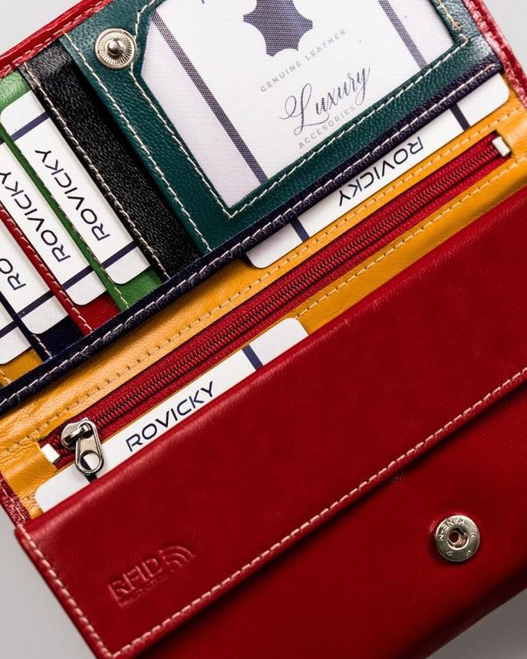 Skórzany portfel damski w orientacji poziomej na zatrzask, Rovicky