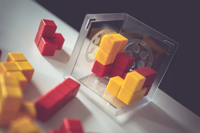 Smart Games, Blok w blok, gra logiczna