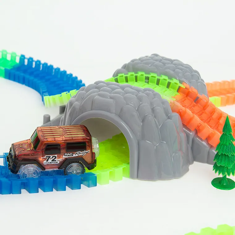 Smiki, Magic Tracks, elastyczny tor samochodowy z pojazdem, 528 elementów