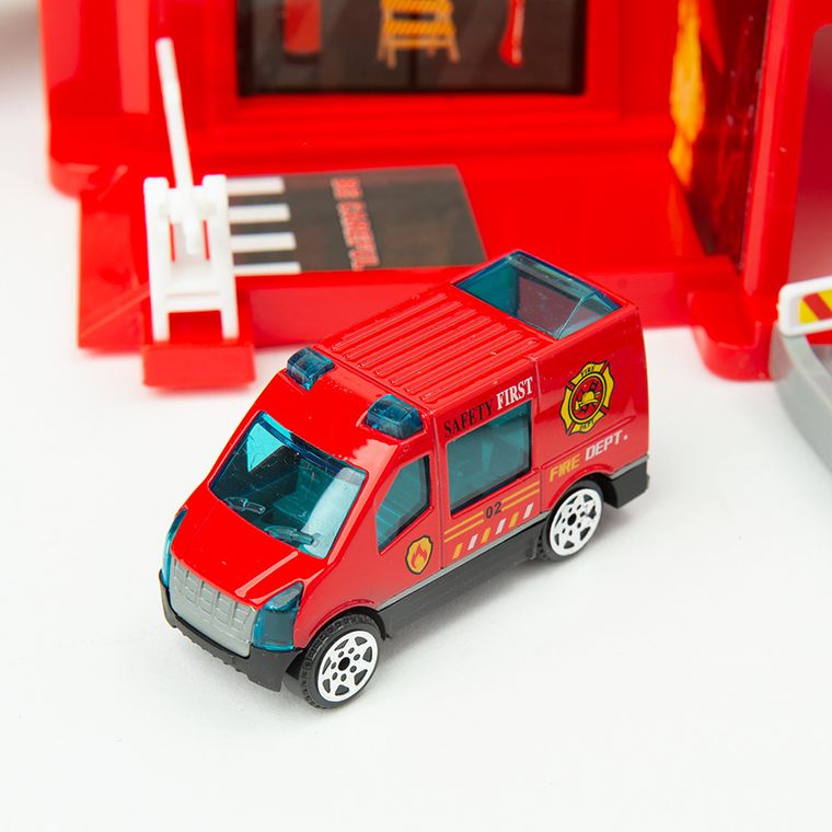 Smiki, Straż pożarna, garaż z pojazdami