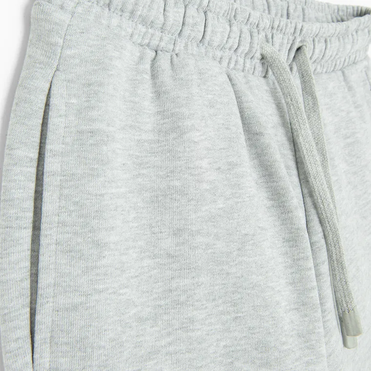 Szare spodnie dresowe o kroju baggy NOWEAR