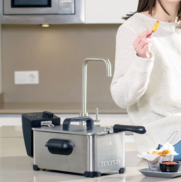 Taurus, frytownica olejowa 973967000, 2000w,3l,