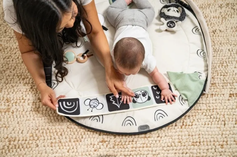 Tiny Love, Décor, gimnastyczna mata edukacyjna z pałąkami, czarno-biała