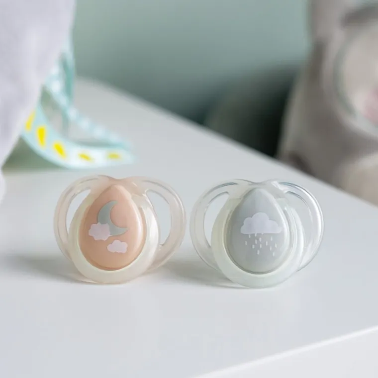 Tommee Tippee, Night, smoczek uspokajający, 0-6 m, 2 szt.