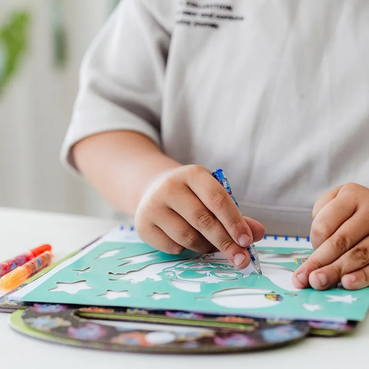 Totum, Lilo i Stitch, kreatywny szkicownik z naklejkami i akcesoriami