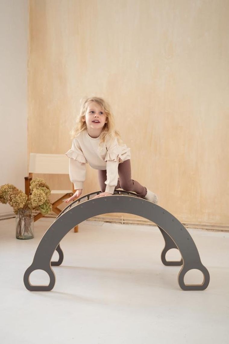 tupti.wood, duży bujak montessori, szary