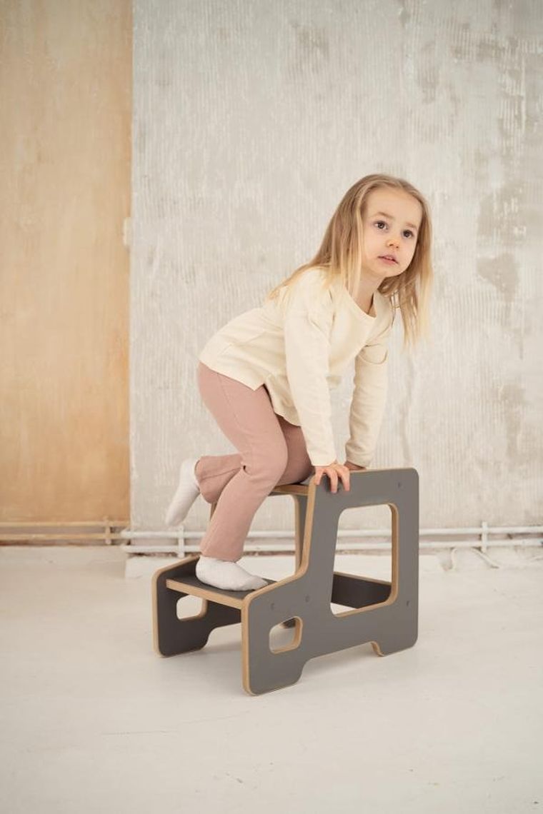 tupti.wood, podest, schodki, szary