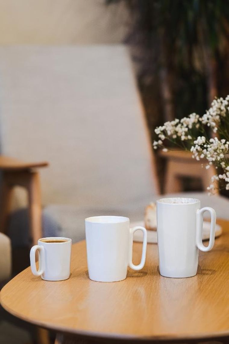 Vialli Design, dwa kubki ceramiczne z uszkiem, 250 ml, Fuori białe