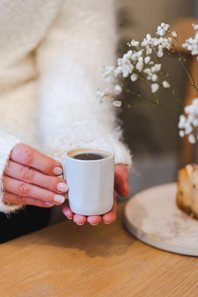 Vialli Design, dwa kubki ceramiczne z uszkiem, 80 ml, Fuori białe