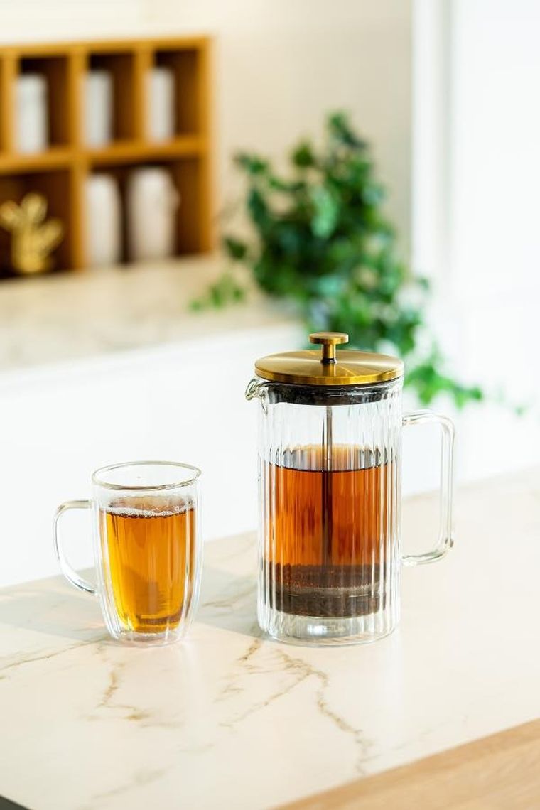 Vialli Design, zaparzacz do kawy i herbaty z podwójną ścianką, 1000 ml, Tulip złoty mat