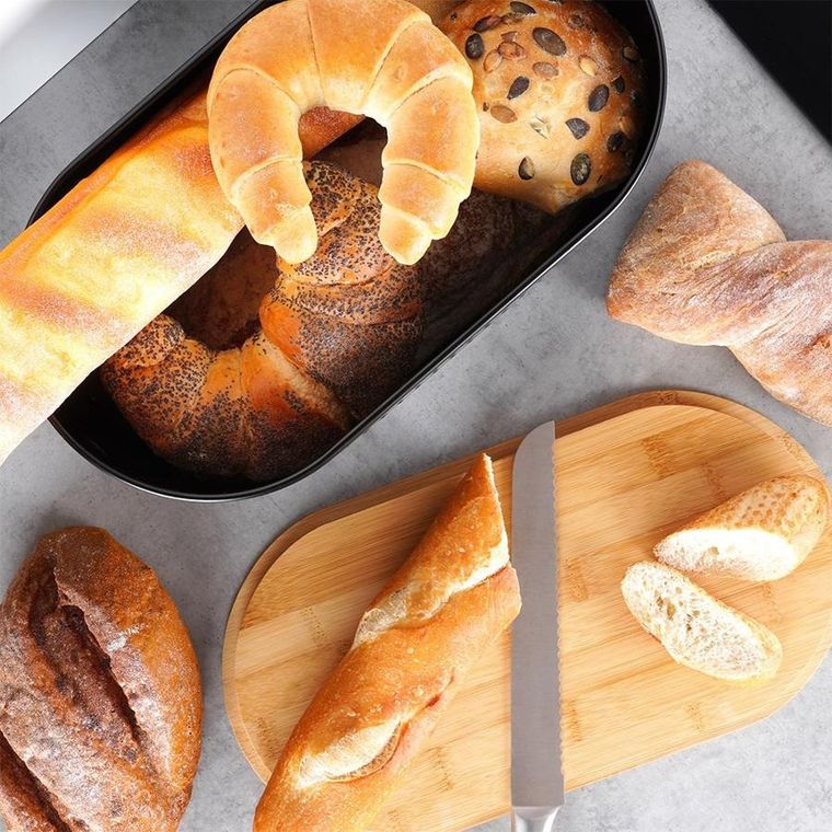 Vilde, chlebak stalowy z deską drewnianą, czarny, 34-18,5-15,5 cm