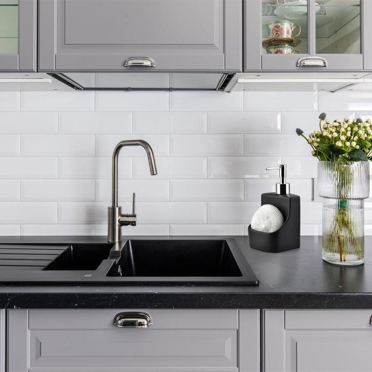 Vilde, dozownik płynu do naczyń z pojemnikiem na gąbkę i z gąbką ceramiczny, czarny, 400 ml