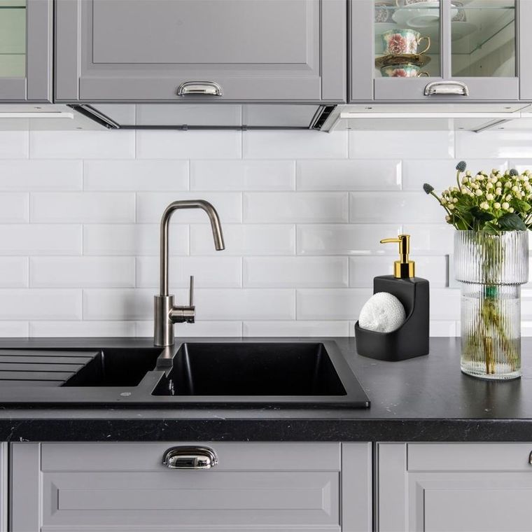 Vilde, dozownik płynu do naczyń z pojemnikiem na gąbkę i z gąbką ceramiczny, czarny, 400 ml