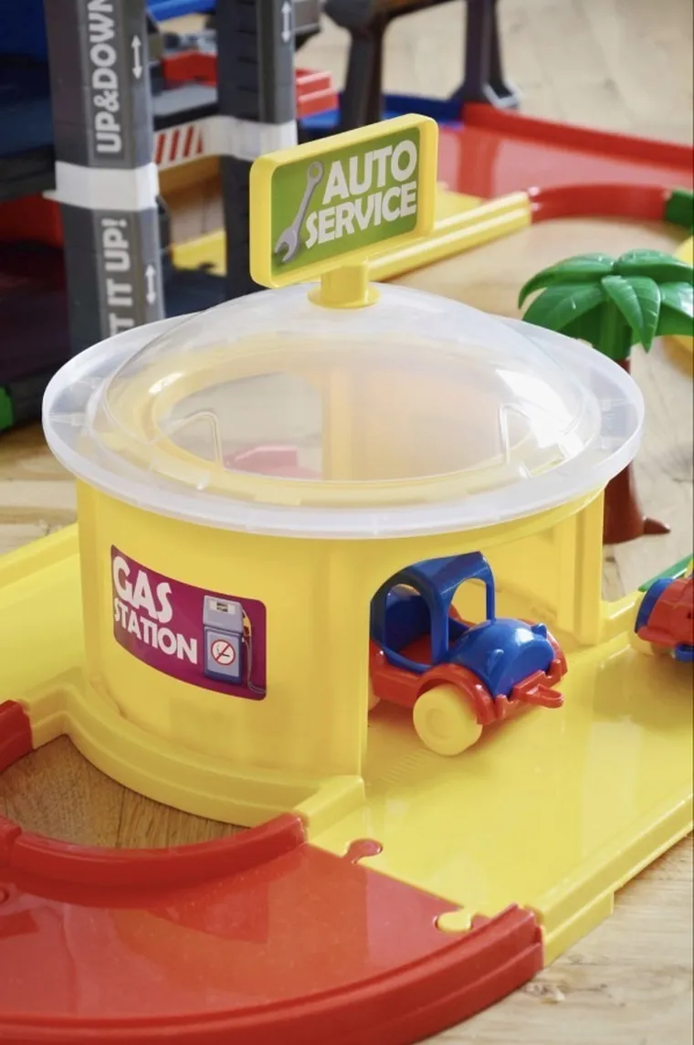 Wader, Play Tracks Garage, garaż 3-poziomowy z windą