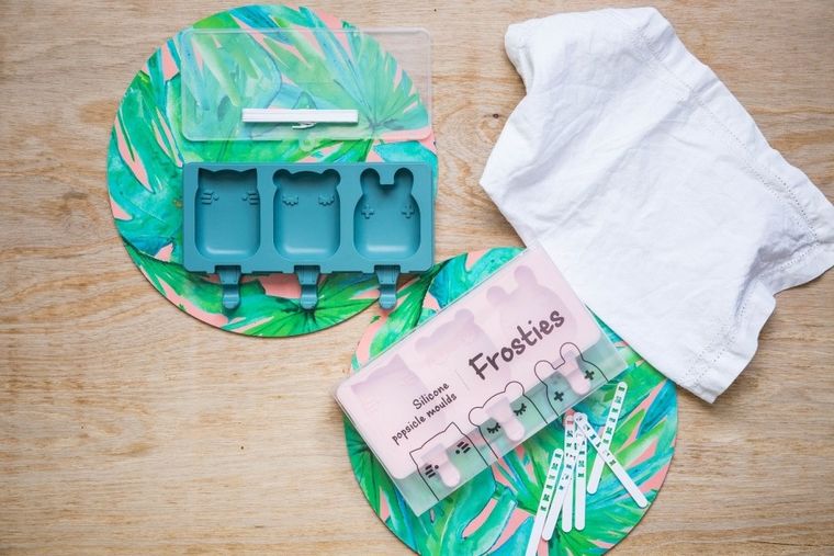 We Might Be Tiny, silikonowe foremki do lodów, ciemny szary