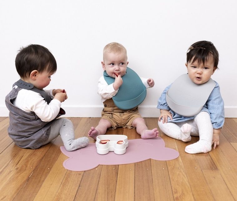 We Might Be Tiny, zestaw śliniaków silikonowych z kieszonką, turkusowo-ciemny szary